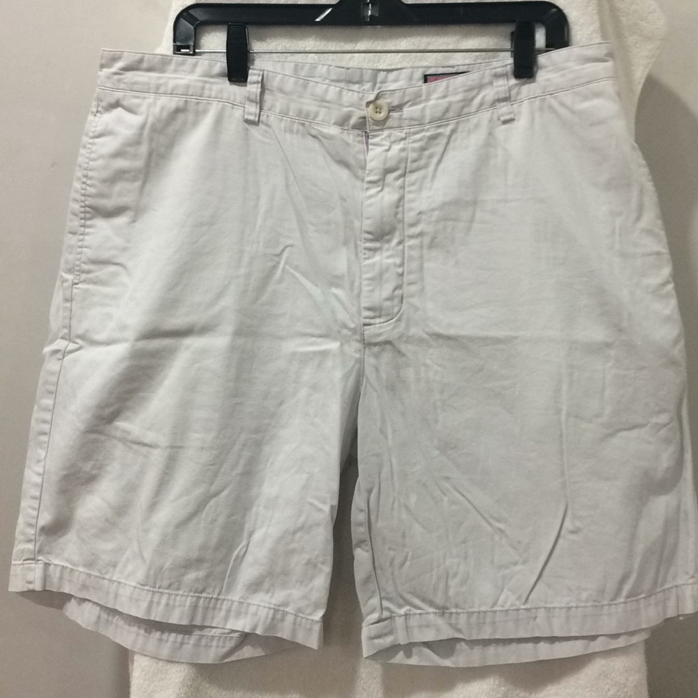 Vineyard Vines men’s light purple shorts